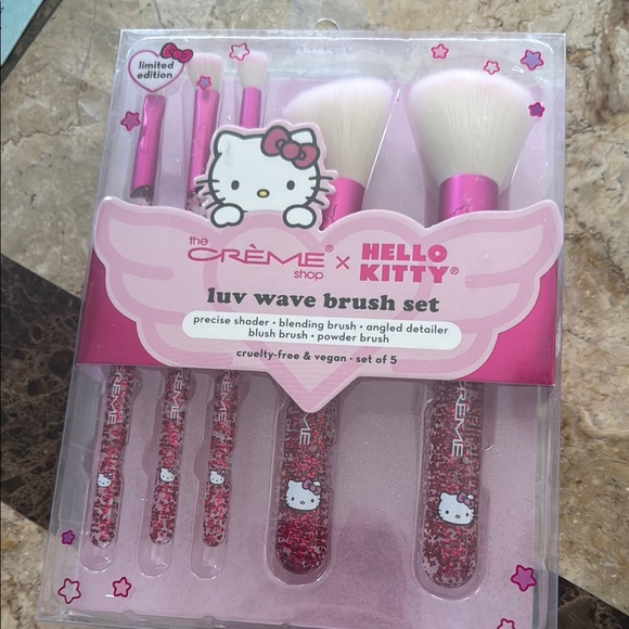 Hello Kitty Other - Hello Kitty Luv Wave Brush Set